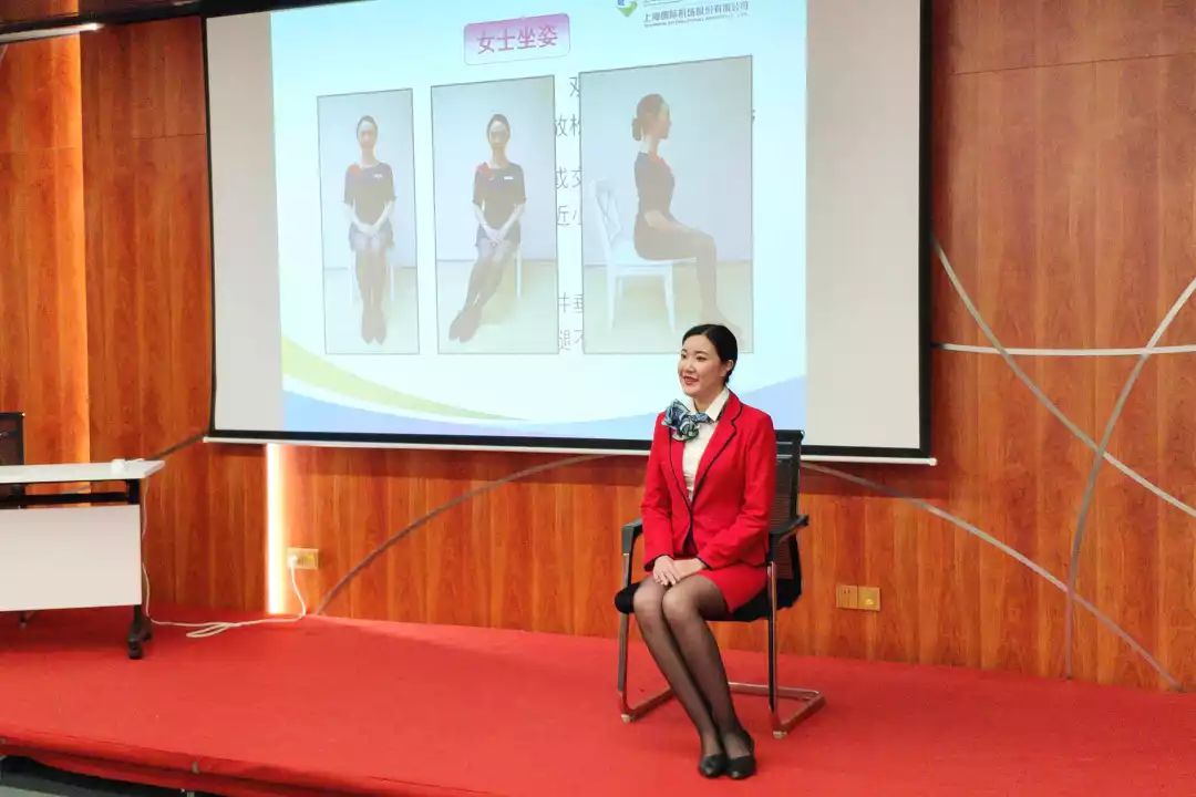 全國五一巾幗標兵“白雪”翩翩而至——磁浮公司開展“燦爛微笑，標準儀態”服務禮儀培訓